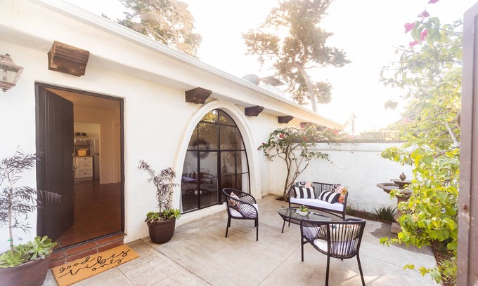 Montecito Cottage | Casa Blanca Retreat- New Montecito Casitas- 5 min to Beach!