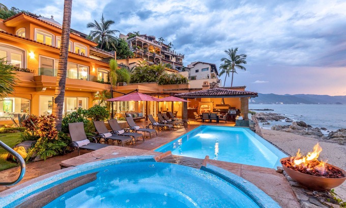 South Shore Hotel Area Villa | Casa Caleta - Luxurious Toes-In-The-Sand 6-Bedroom Bespoke Villa!