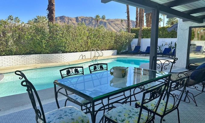 Indian Canyon House | Casa Caliente: A Mid-Century Palm Springs Hacienda