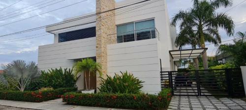 Girardot House | Casa Campestre en Condominio Lagos Del Peñon