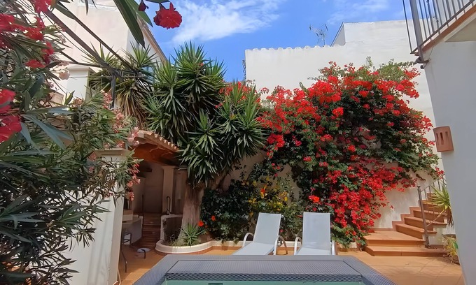 Portocolom Villa | Casa Can Alou, authentic Mallorquin house nestled in the village of Porto Colom
