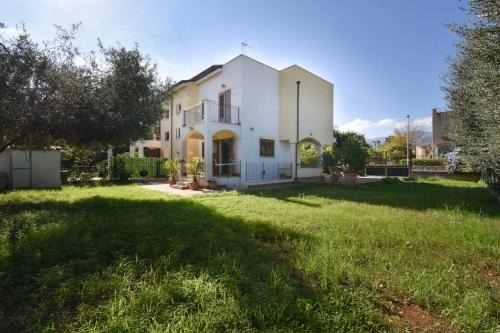 Carini Villa | Casa Carini - Villa Vacanze sul Mare con piscina idromassaggio