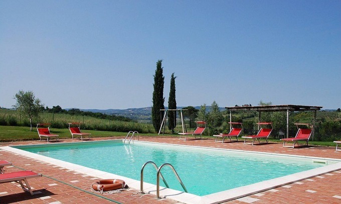 Castelfiorentino House | Casa Cassiodoro C: A welcoming apartment surrounded by meadows and by green hills, with Free WI-FI.