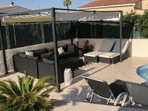 Bon Relax House | Casa con Piscina, A/A, BBQ, WiFi y Garaje en Sant Pere Pescador - ES-89-76