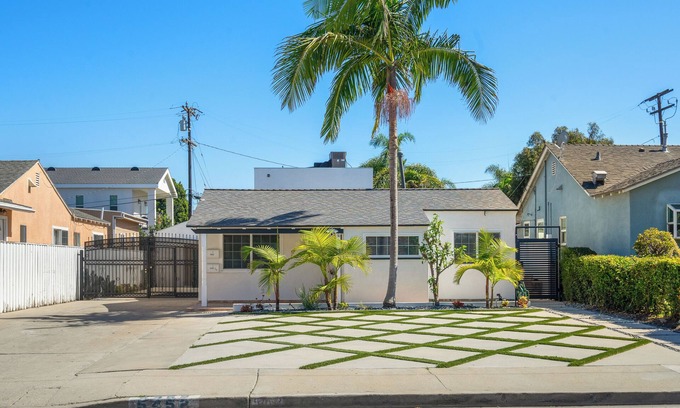 Del Aire House | Casa CW Tranquility House near LAX, fits 10 peoplen