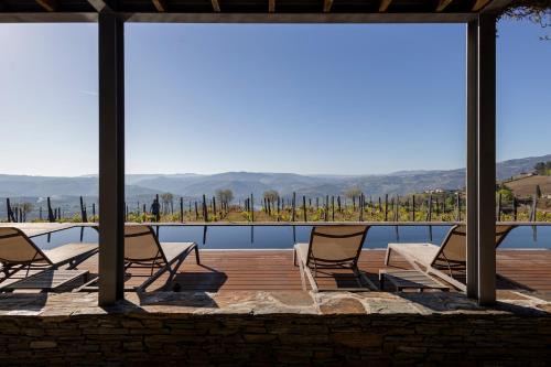 Peso da Regua House | Casa da Quinta de Santa Cruz - Private Pool - Douro Valley - by RowdHouses