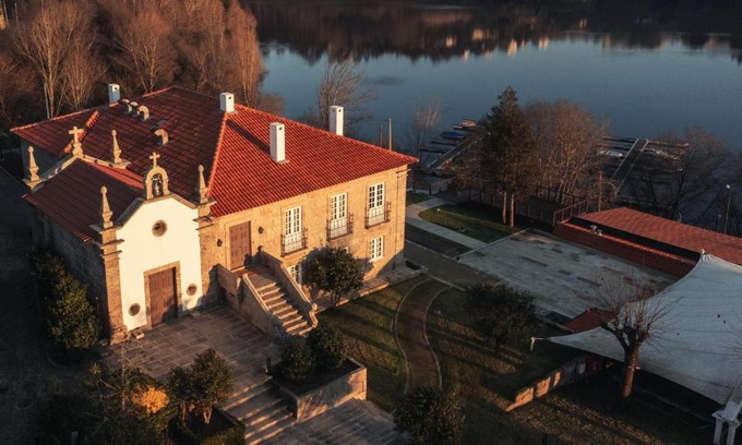 Beijos House | Casa da Ribeira