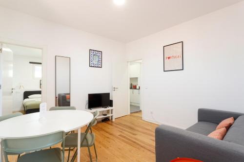 Linda-a-Velha Apartment | Casa da Vizinha