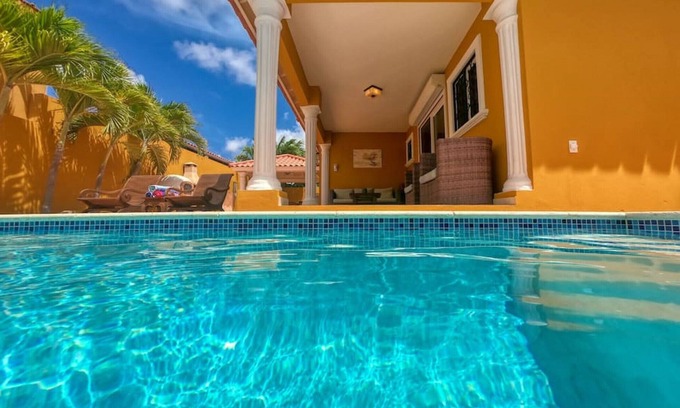 Boegoeroei Villa | Casa De Aruba - Private Pool Minutes From Beach