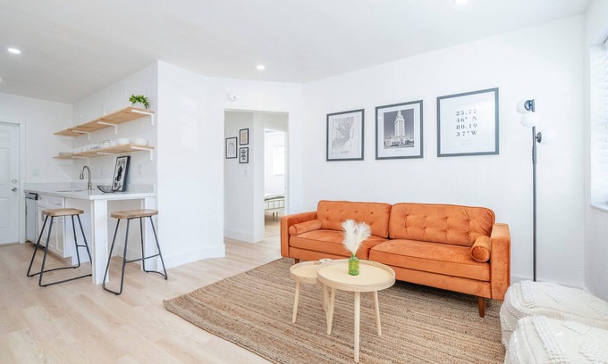 Southwest Coconut Grove House | Casa de Coco - 2 BDR/1BTH CLOSE TO BRICKELL, WYNWOOD, & SOUTH BEACH