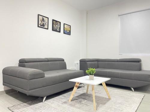 Neiva Apartment | Casa de dos pisos con aire