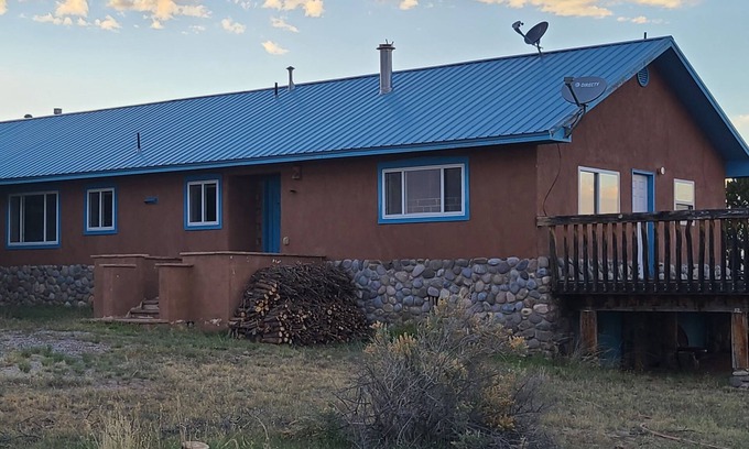 Santa Fe House | Casa De La Loma, Spacious 4-bedroom house in wonderful Santa Fe with AC.