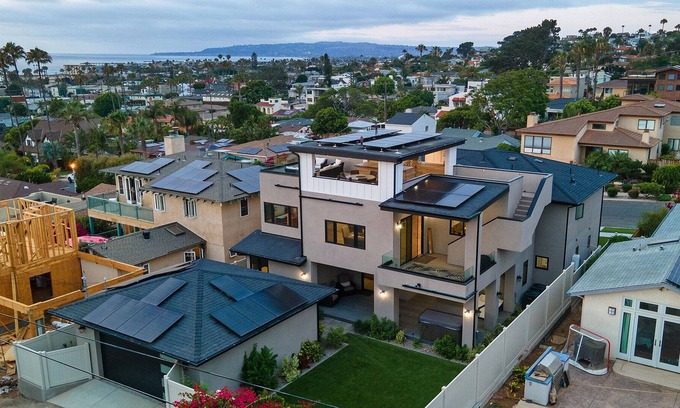 Sunset Cliffs House | Casa de Lomas by the Beach