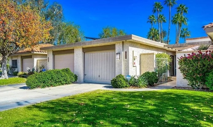 Sunrise Vista Chino Condo | Casa de Luz in sunny Palm Springs