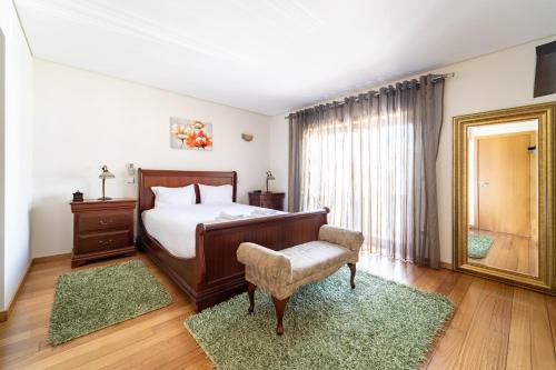 Braga House | Casa de Palmeira by House and People