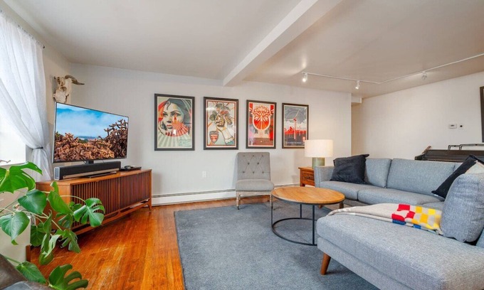 Santa Fe House | Casa Del Mar- King Bed - Patio -Railyard - 3BR