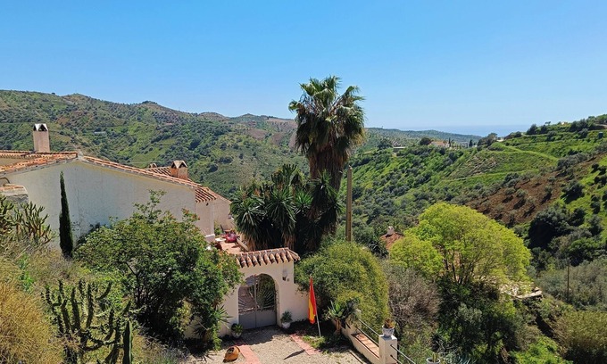 Moclinejo Cottage | Casa del Palmas - Charming Private Villa with 2 Bedrooms. 25 minutes from Malaga