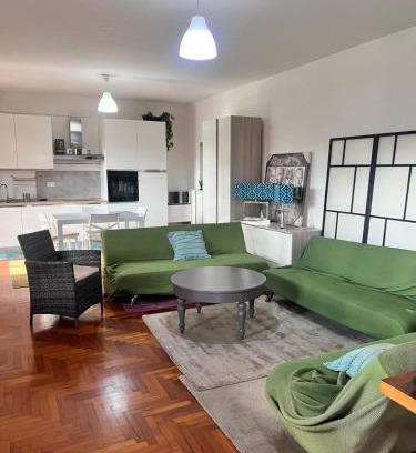 Civita Castellana Apartment | Casa di Zoe apartment - Punto di sosta x bikes auto e moto a 20 minuti dall'autostrada - parcheggio privato - giardino con barbecue -