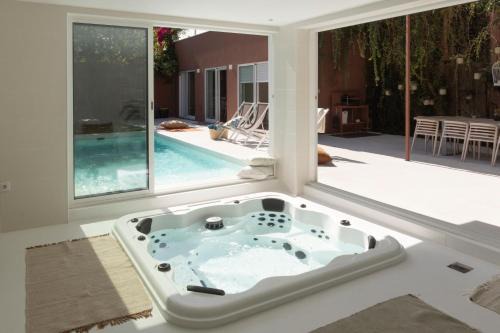 Ramalde Villa | Casa dos Pinheiros 109 - Private Villa with pool & heated SPA
