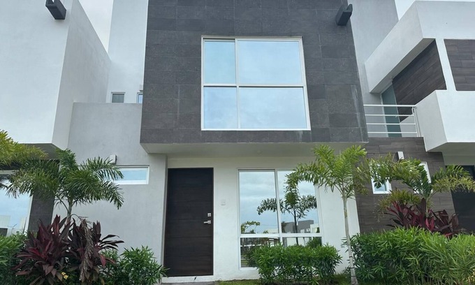 Puente del Mar House | Casa Dream Diamante Acapulco C4B, with private beach club.