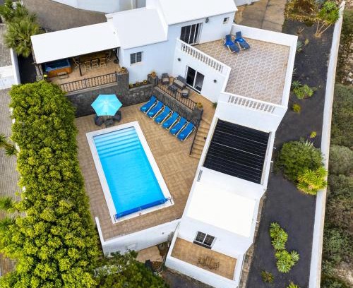 Tias House | Casa El Paraiso - Private Pool, Jacuzzi, Air-con and BBQ By Lanzarote Vacation Homes