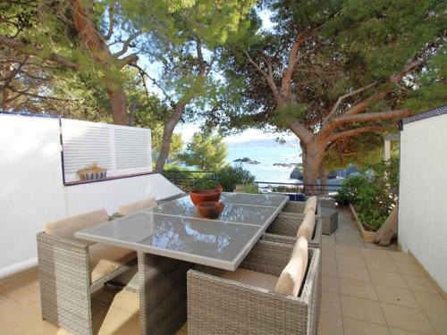 Llanca House | Casa en Primera Línea de Mar con Acceso Directo a Playa y Vistas Espectaculares - ES-228-176