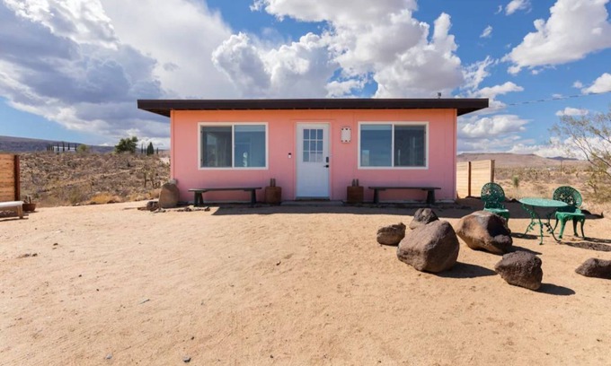 Yucca Valley Cabin | Casa Flamingo | Cozy Cabin with Views | 5 Acres
