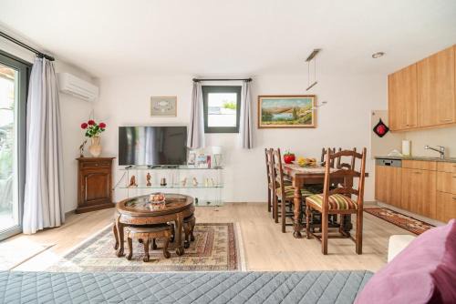 Gordola Apartment | Casa Flora