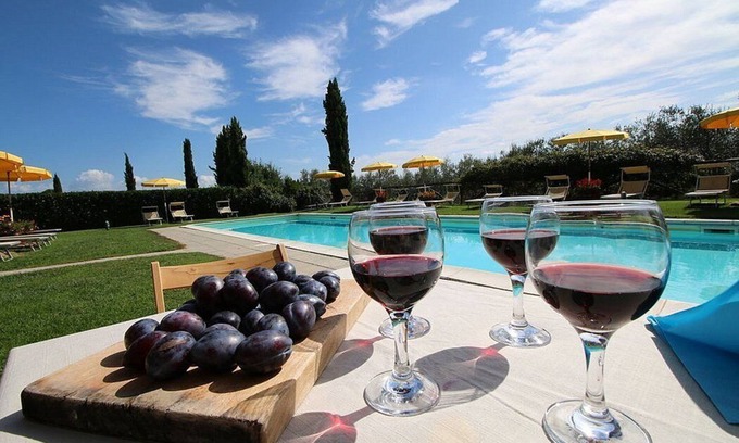 Castiglione del Lago House | Casa Flora E: A characteristic and welcoming apartment that is part of a villa surrounded by the greenery, with Free WI-FI.