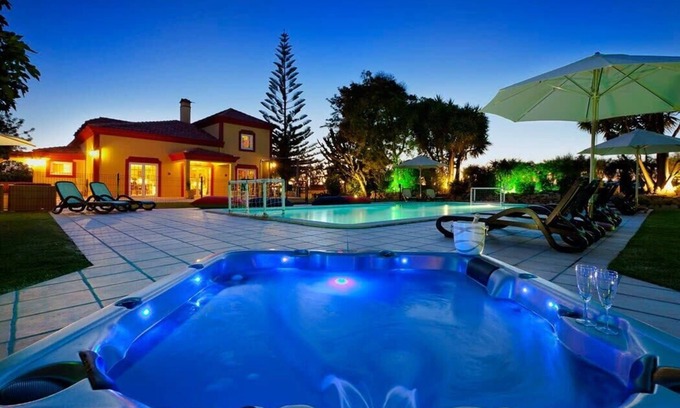 Lagoa e Carvoeiro House | Casa Grande - 6 Bedrooms, outside kitchen, fenced pool, wheelchair friendly