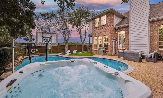 Northwest Carrollton House | Casa Grande | Pool,Game Room,Hot Tub for 17 guests