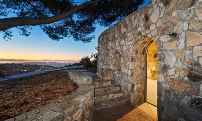 San Marcos Cottage | Casa Grotto, 1 Bed Stone Cave Cottage, Panoramic Ocean View, Stone Shower, & Gym