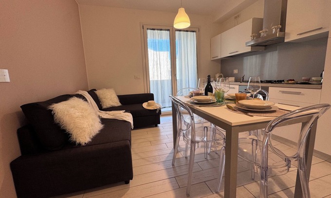Sottomarina Apartment | Casa Helios - Two Bedroom Apartment, Sleeps 6