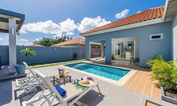 Oranjestad Villa | Casa HooibergPrivate Pool,Gazebo & Near Beaches