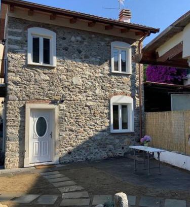 Pietrasanta Apartment | Casa in pietra in antico borgo vicino al centro