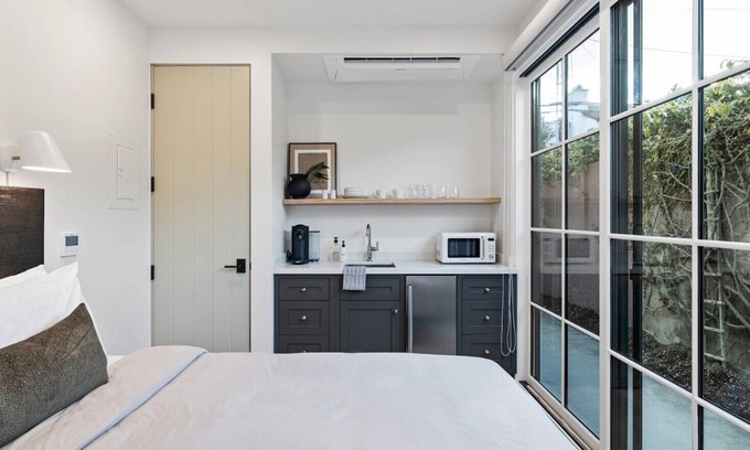 Laguna Apartment | Casa Jardin Unit 7-Boutique Suite in Downtown Santa Barbara