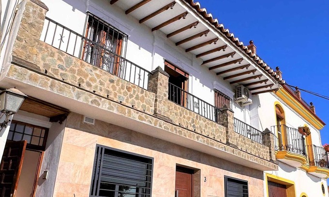 Alora Apartment | Casa Juan María,¡ A tan sólo 21 minutos del Caminito del Rey, 12.8 Km x MA-5403