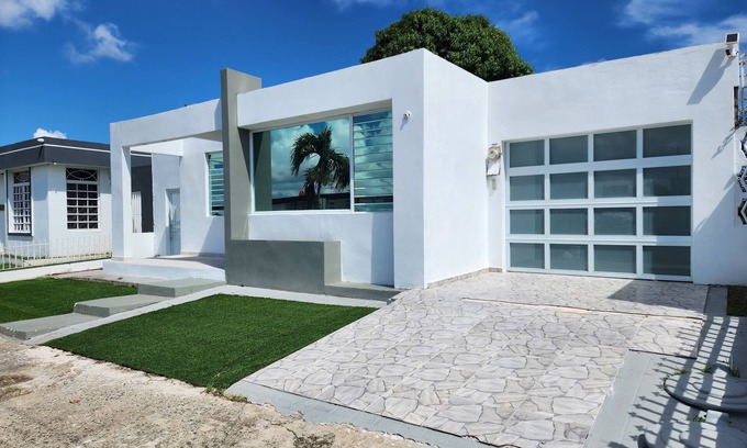 Hoyo Mulas House | Casa Laguna: Lake View, King Beds, Battery Backup, Home Gym