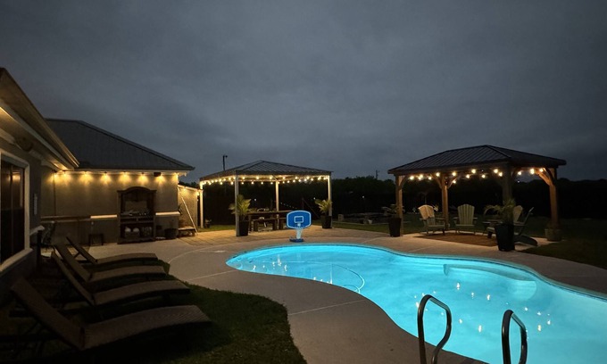 Rio Hondo House | Casa Las Tortugas - 3bd home w/Pool - Arroyo City