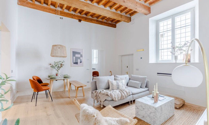 Lucca Historical Center Apartment | Casa Lazzaro Contemporary Ground Floor Apartment inside the walls of Lucca