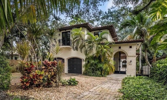 Southwest Coconut Grove House | Casa Le Jeune Luxury Villa in Coconut Grove