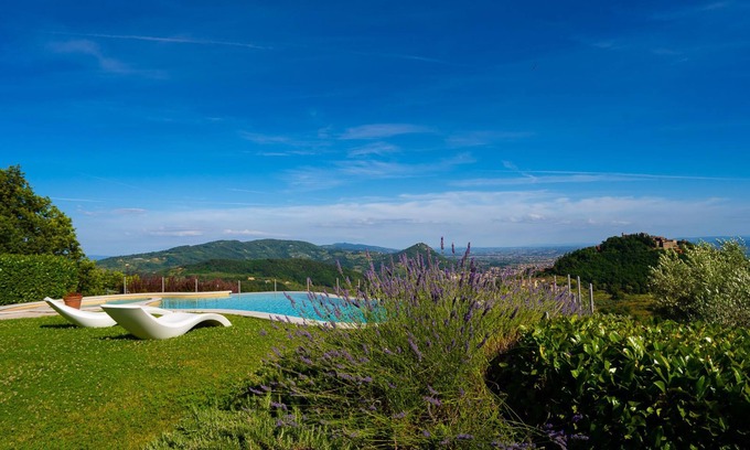 Margine Coperta-Traversagna Villa | Casa Loretta Luxury Villa With Swimming Pool and Whirlpool