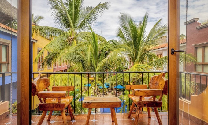 North End Hotel | Casa Lotería -Pueblito Sayulita- Colorful, Family and Relax Experience with Private Parking and Pool
