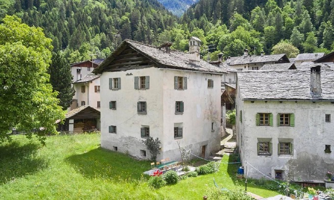 Promontogno House | Casa Malussi - Foundation Holidays in a listed building