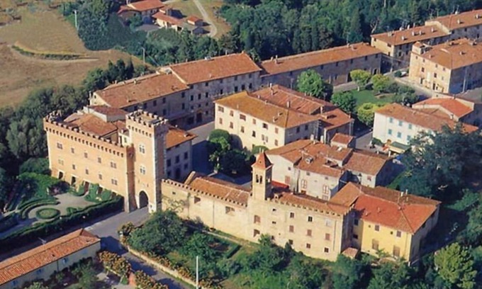 Bolgheri Apartment | Casa Margherita: Charme Apartment in Bolgheri Castle