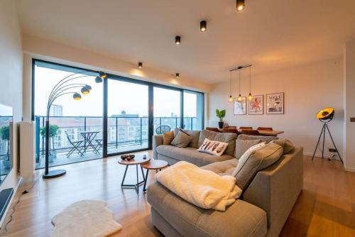 Stationsbuurt Noord Apartment | Casa Matti - Modern Apartment with Canal View and Terrace