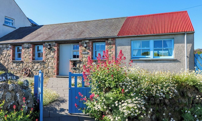 Goodwick Cottage | CASA MIA, pet friendly, character holiday cottage in Goodwick
