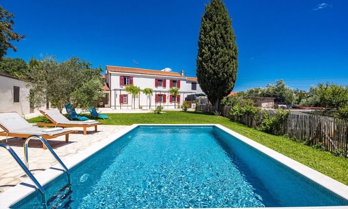 Mali Vareski Villa | Casa Mirna for 7 people near Pula with sea view & only 2 km from the sea