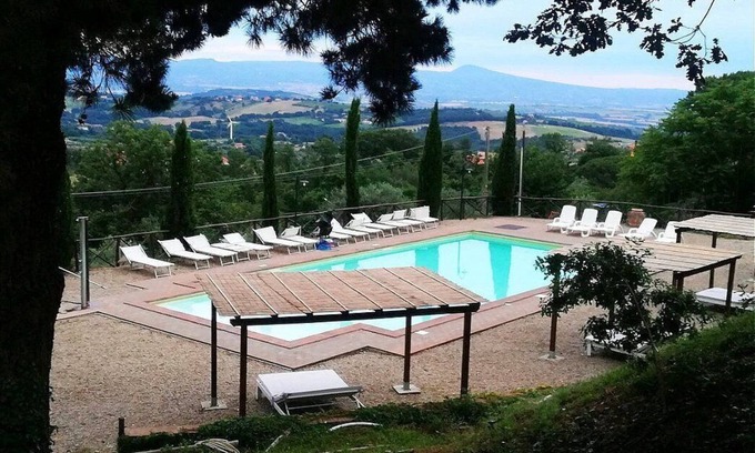 Montefiascone House | Casa Nocetta F: A characteristic and welcoming age-old farm house surrounded by the greenery, with Free WI-FI.