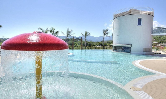 Casal Velino House | Casa Ondina B: A welcoming apartment situated in a quiet location, a few minutes from the town center, with Free WI-FI.
